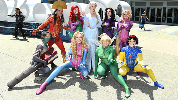 Eight cosplayers dress up as variations of Spider Man across Disney universes, while one cosplayer in the center is dressed as Elsa.